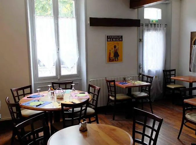 La Renaissance Otel *